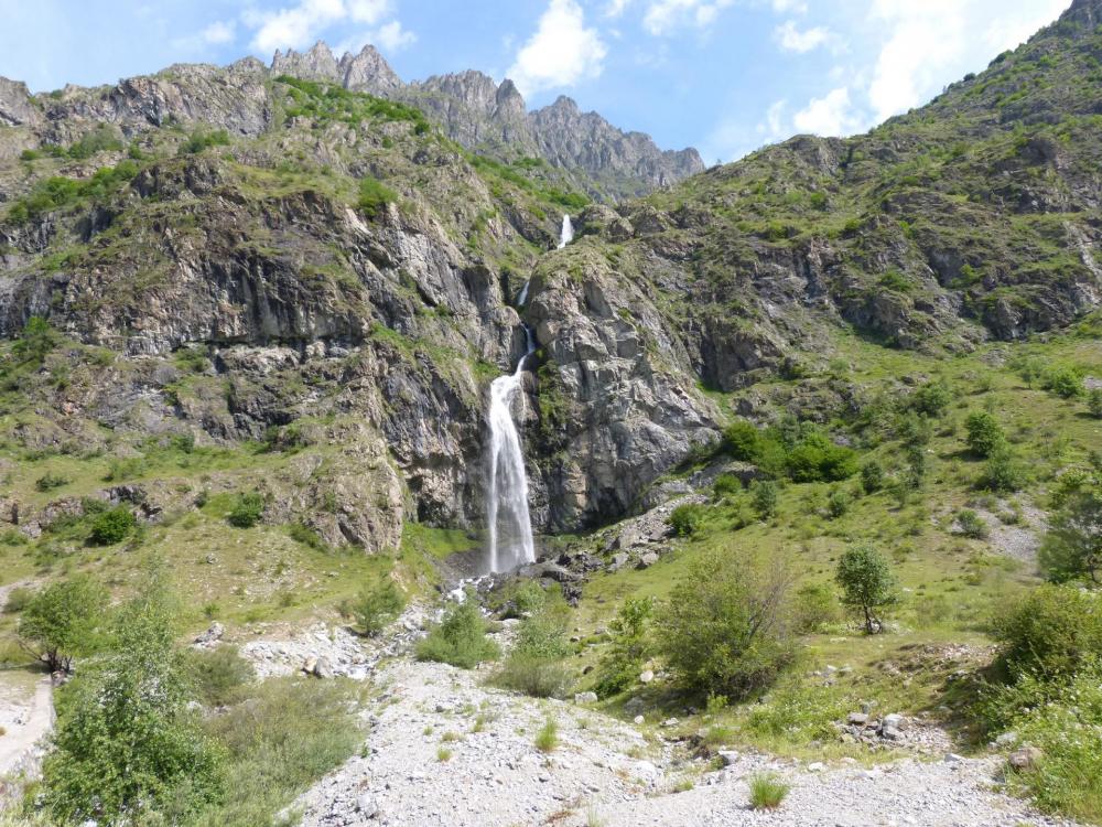 défilé de cascades dans la montée du Gioberney