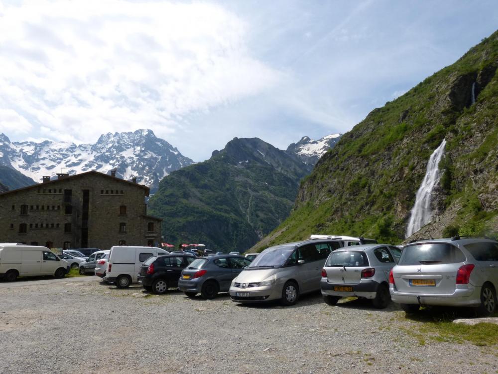 l'hotel du Gioberney et la cascade du voile de la mariée