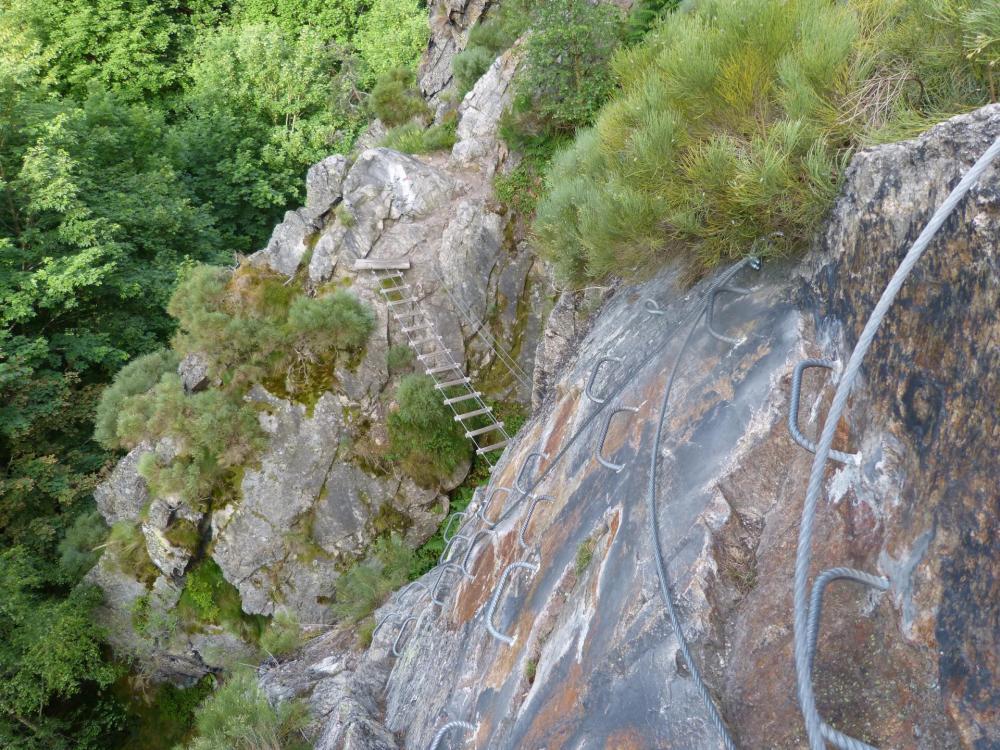 Via enfant de Planfoy - de la  la passerelle on monte le dernier pilier vertical