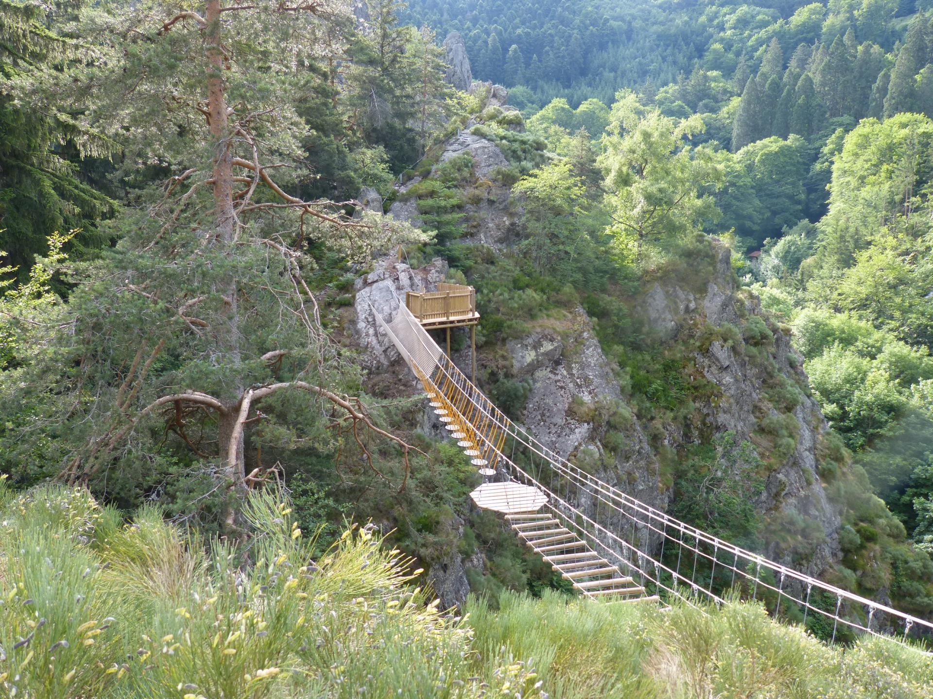 Via enfant de Planfoy -  Vue arrière de l' ensemble ludique.