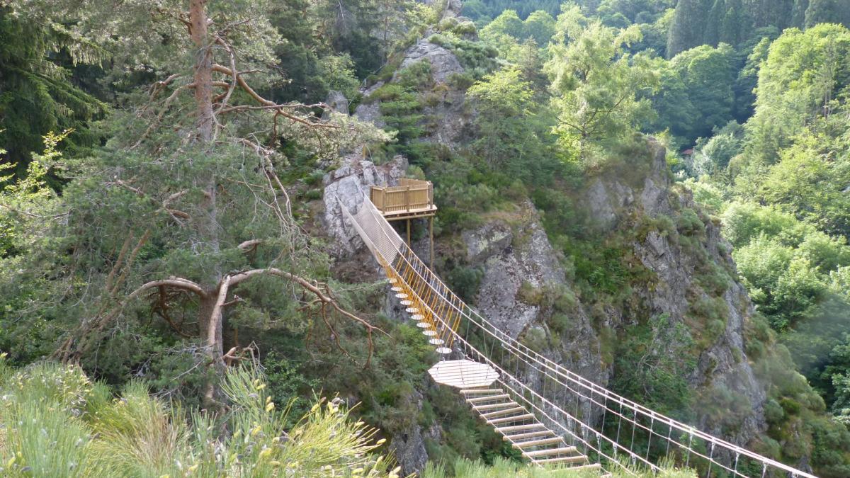 Via ferrata des Pillots-Planfoy    Rochetaillée  (Loire)