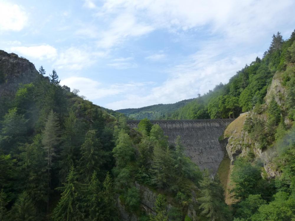 Vue sur le barrage de Planfoy