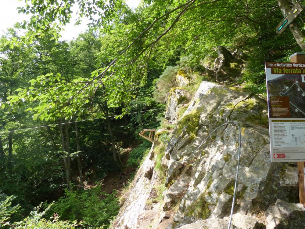 la tyrolienne (départ), elle se situe à proximité de la fin de la via ferrata (immanquable ! )