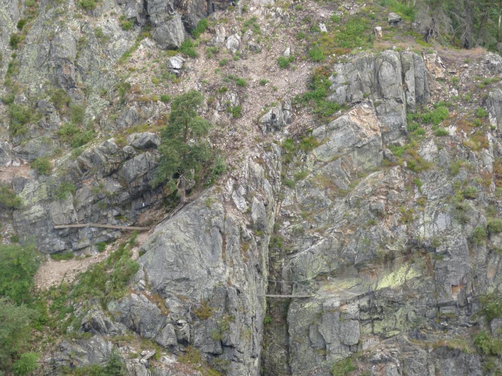 vue aérienne du passage des poutres en prenant de la hauteur ! (en fait l' intérêt du barrage pour profiter d' une vue générale sur la via !)