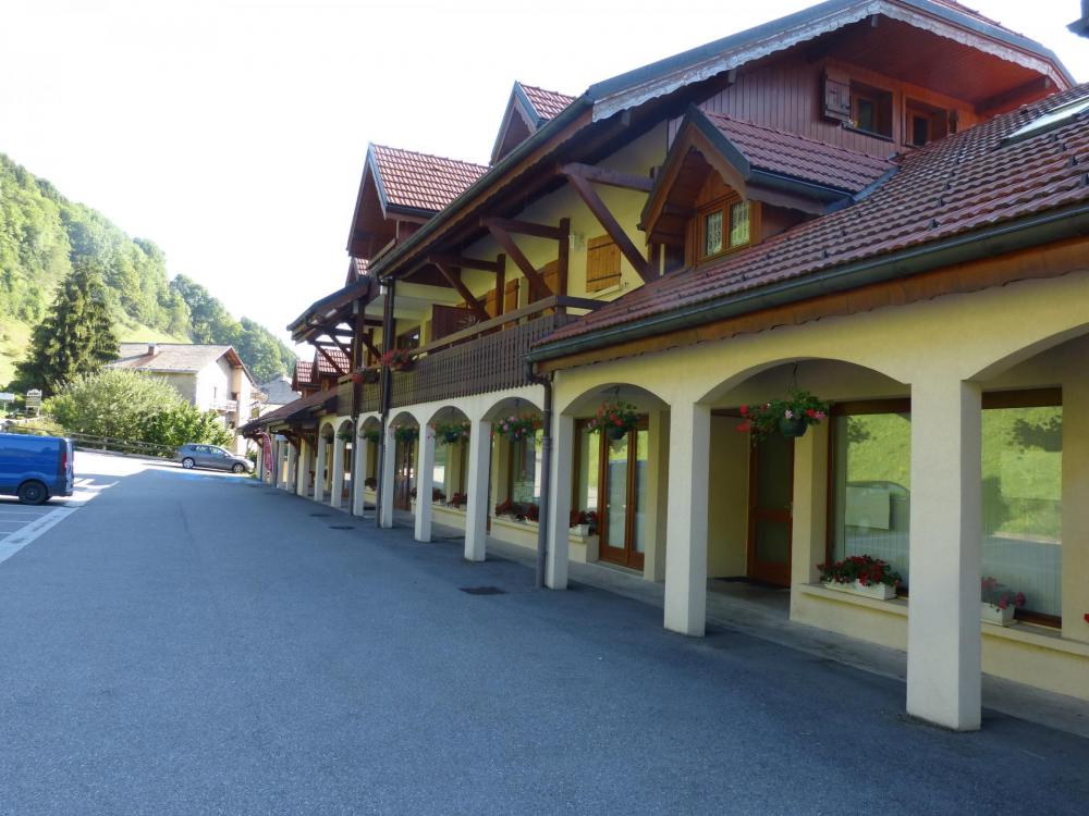 le bâtiment qui abrite l' office du tourisme à Bellevaux.