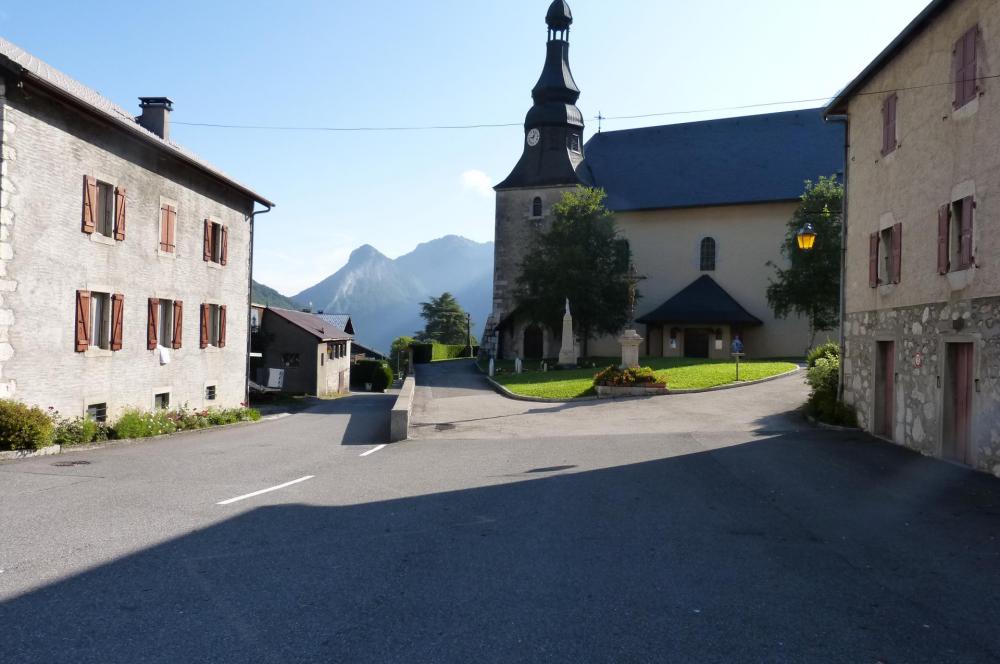 Bellevaux et son église point de repère pour trouver la direction du pont couvert