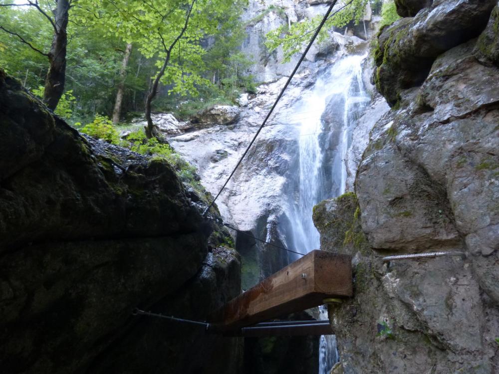 Ensemble de poutres à la via de la cascade à Bellevaux