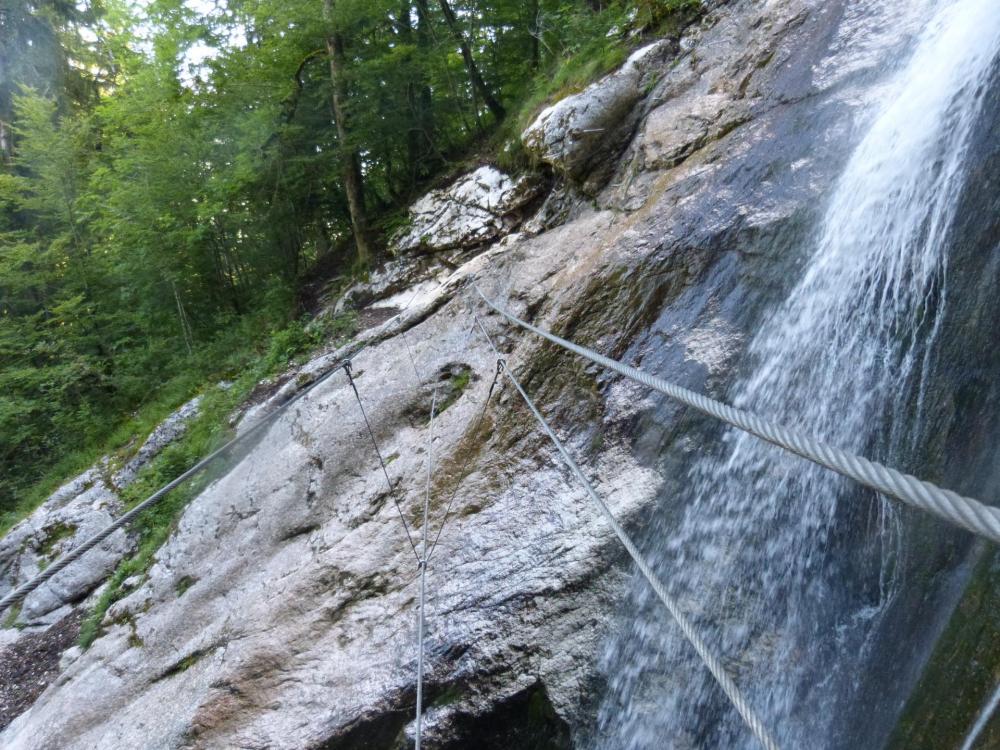 le pont népalais à la via de la cascade à Bellevaux