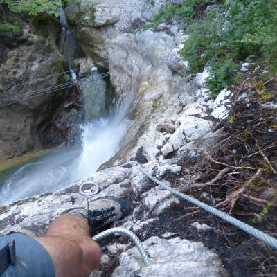 ambiance verticale à la via de la cascade à Bellevaux