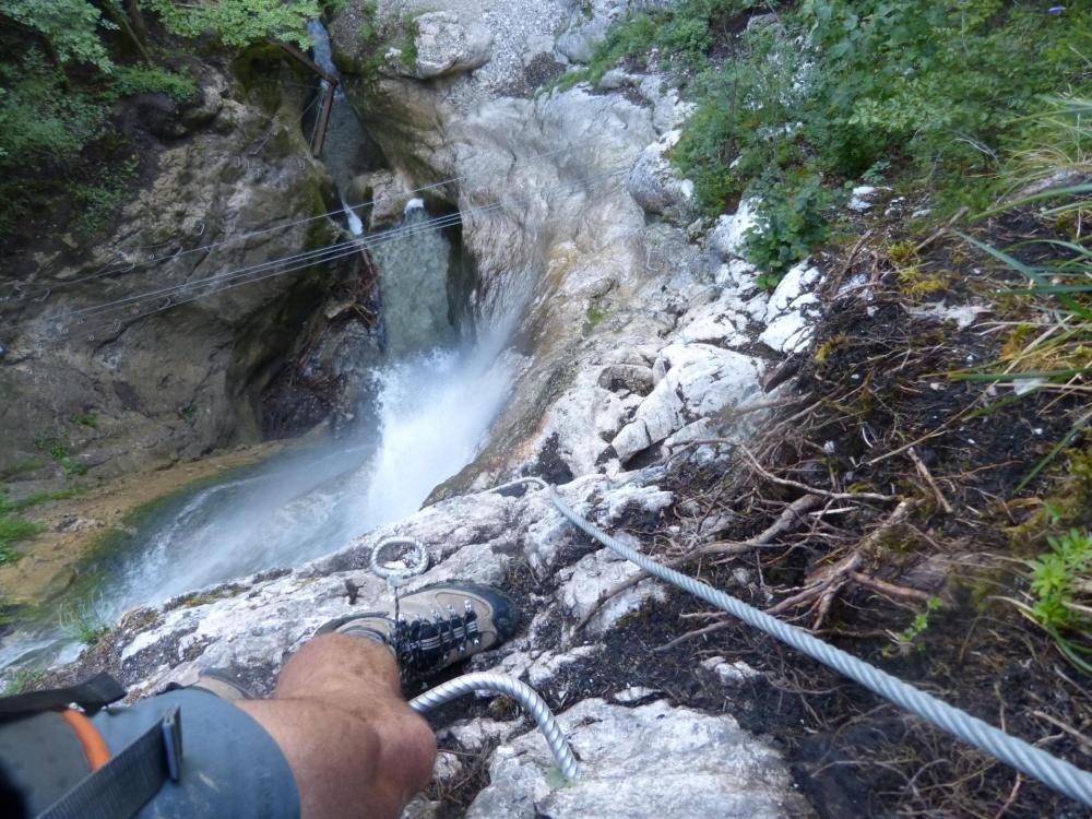 ambiance verticale à la via de la cascade à Bellevaux