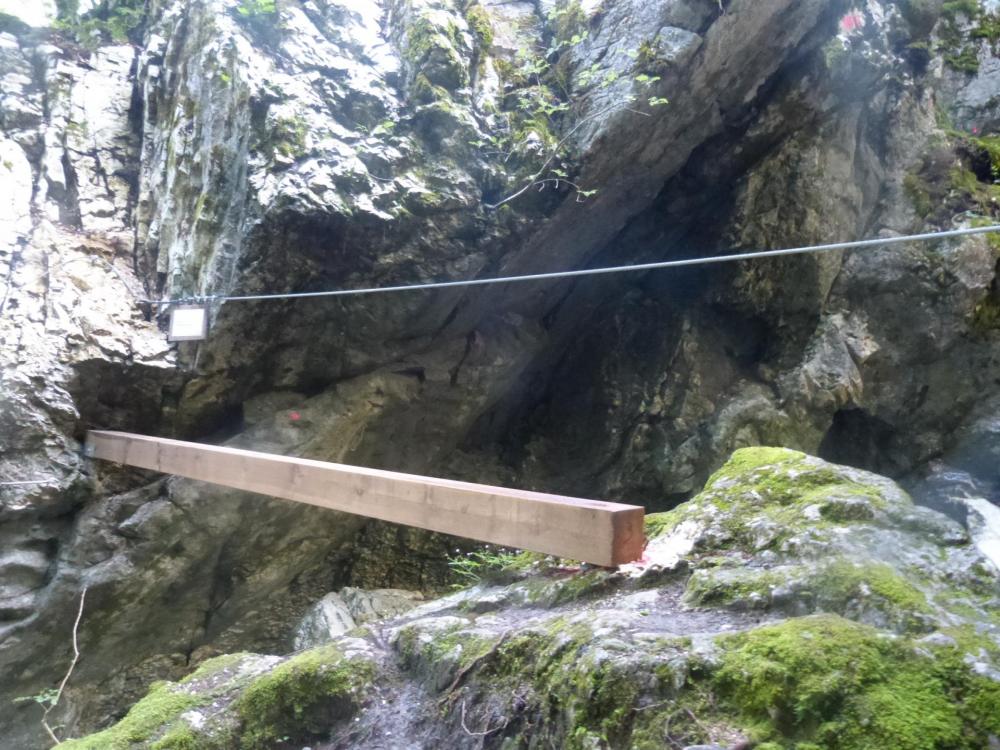 via de la cascade à Bellevaux ; dernière poutre avant la sortie