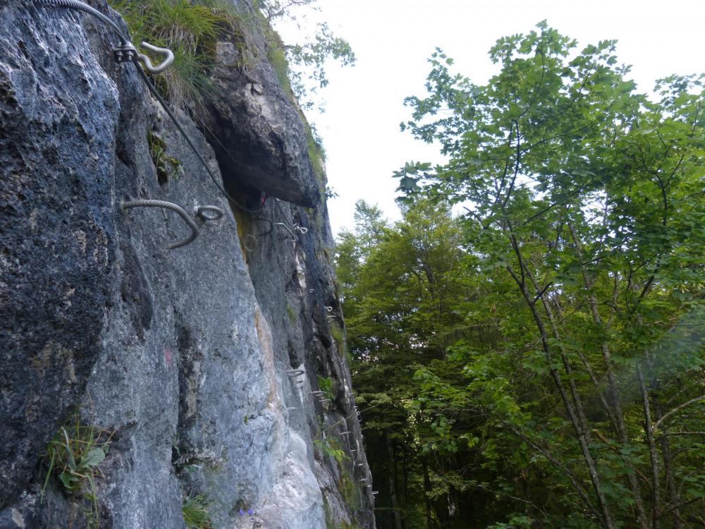 via du chatelard à Bellevaux, les verticales alternent avec des traversées