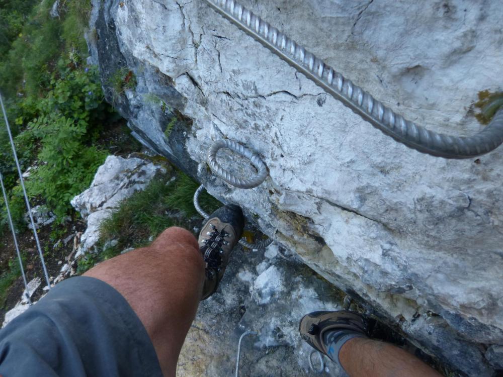 il y a de nombreux passages déversants dans la via du Chatelard à Bellevaux