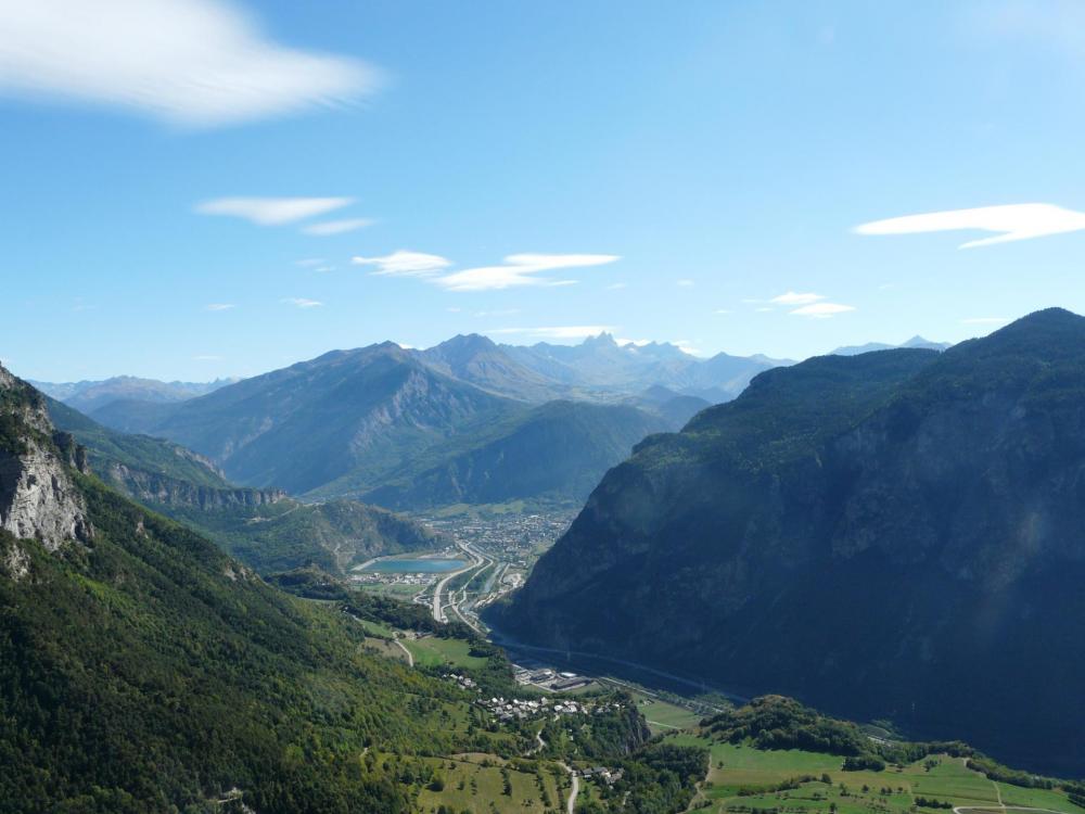 Vue aérienne sur la vallée depuis la via de Pontamafrey