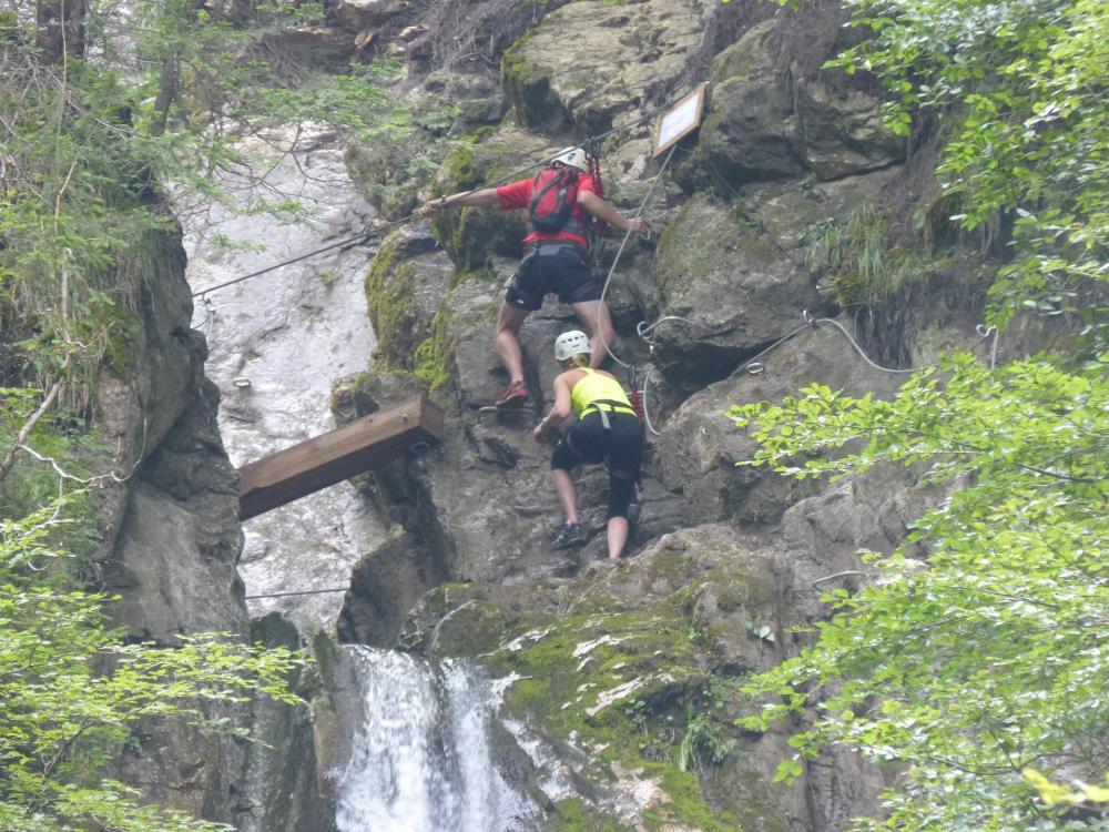 à l 'approche de la dernière partie de la via de la cascade à bellevaux