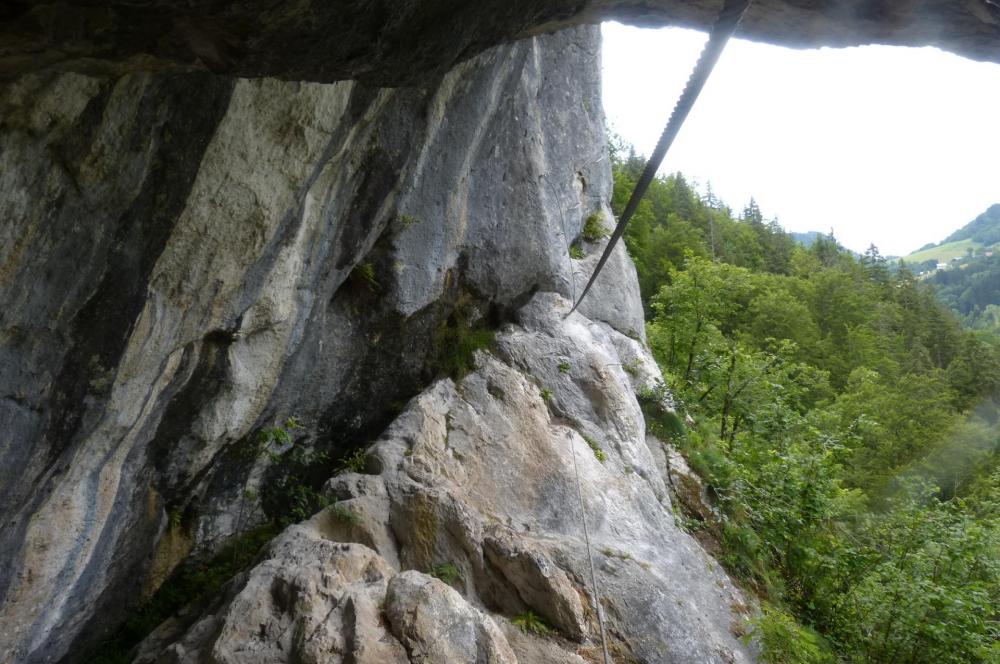 Pont de singe et sortie de la grotte de Cristal à bellevaux