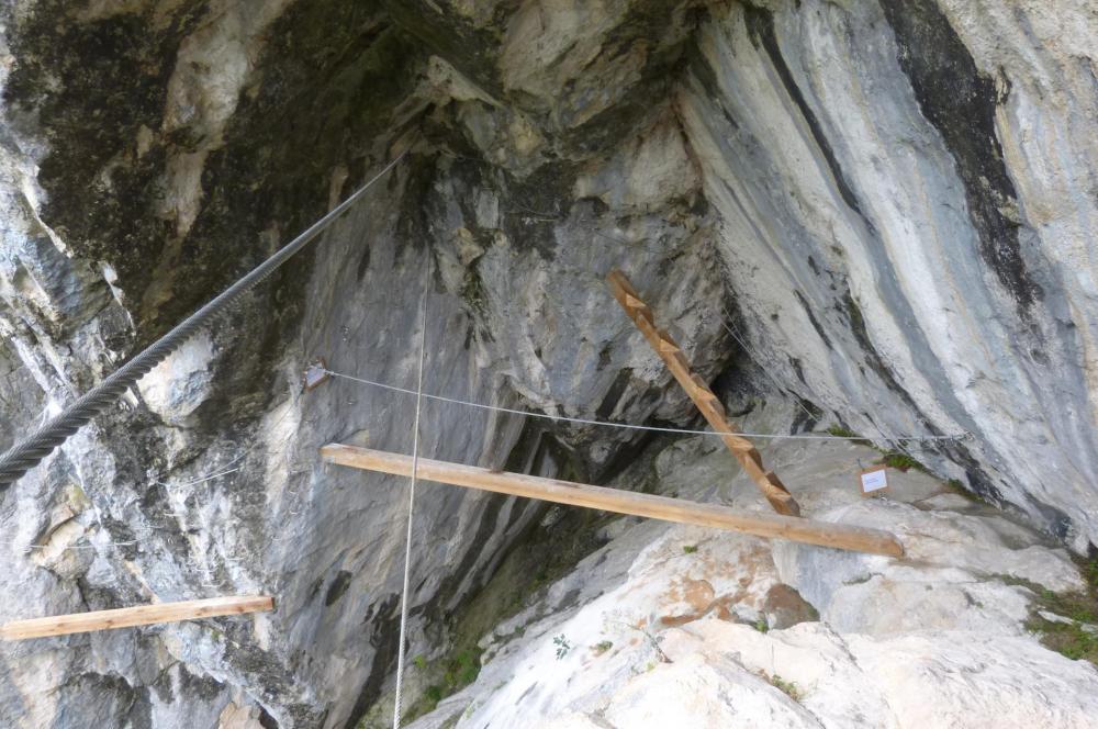 les aménagements de la grotte de Cristal à Bellevaux