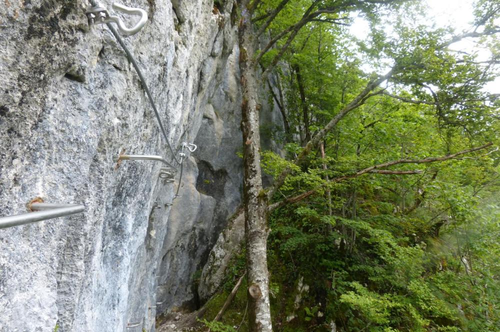 suite de la traversée et avant le mur déversant de la jonction avec la via du Chatelard