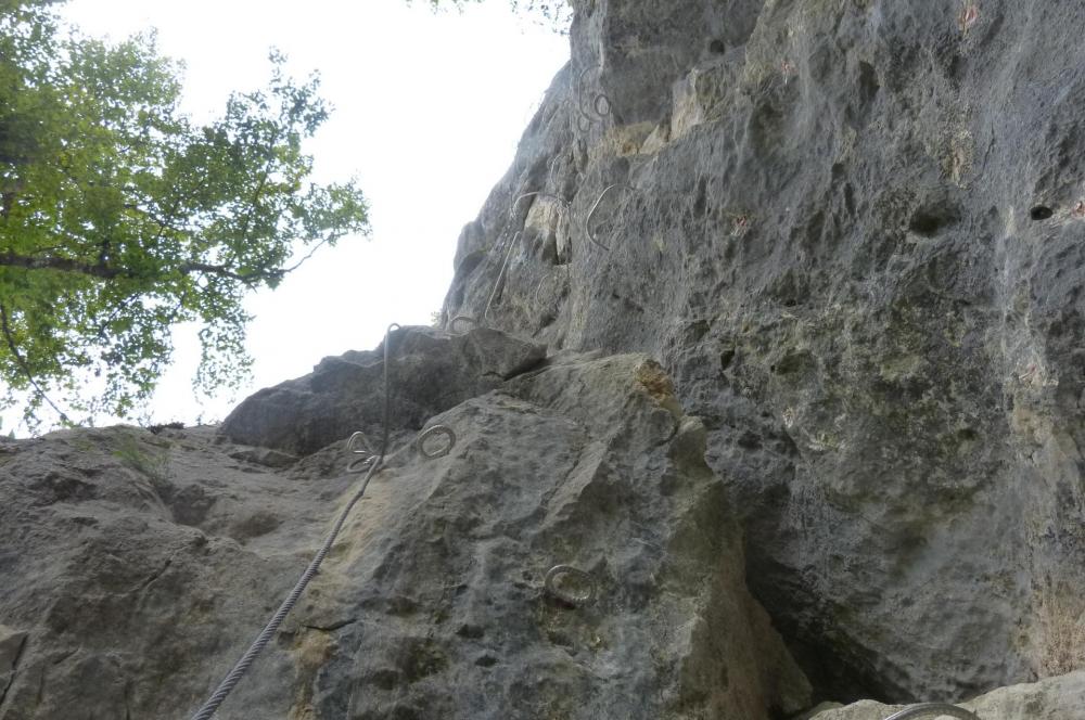 La verticale déversante à remonter avant la jonction avec la via du Chatelard à Bellevaux