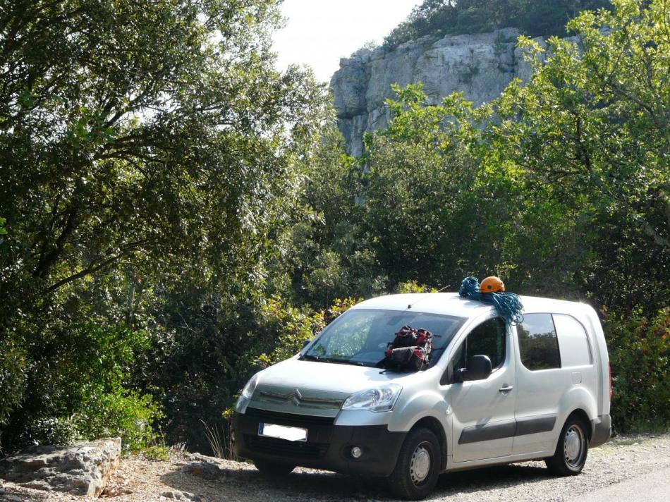 stationnement via ferrata de Méjannes-le-Clap