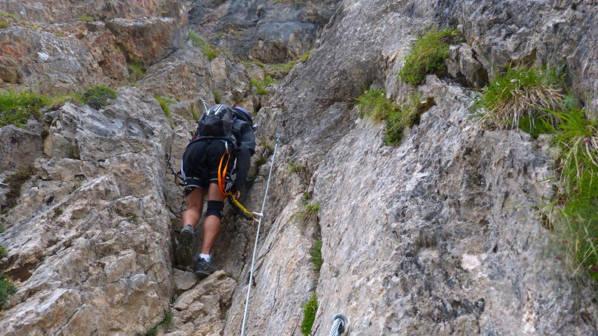 les premiers contreforts de la via ferrata du Lauzet