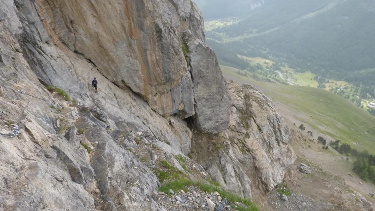 le passage des dalles inclinées après l' echelle (via du Lauzet)