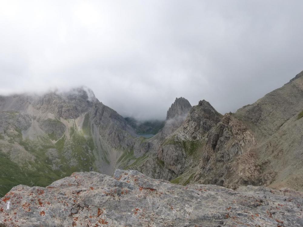 du sommet de l' aiguillette du Lauzet, vue sur le lac