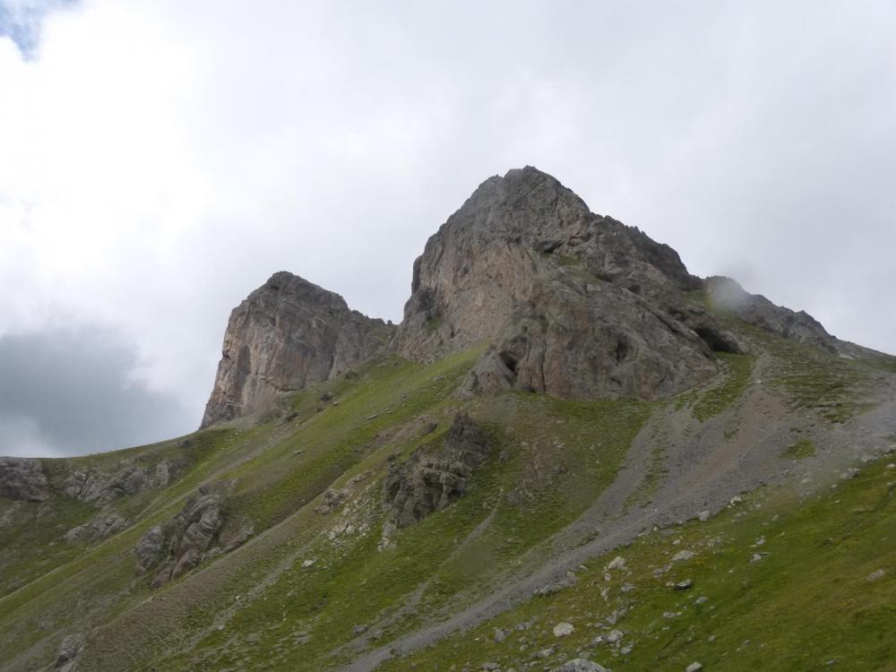 l' aiguillette du Lauzet, c'est l'aiguille de gauche, on est descendu par le col à droite