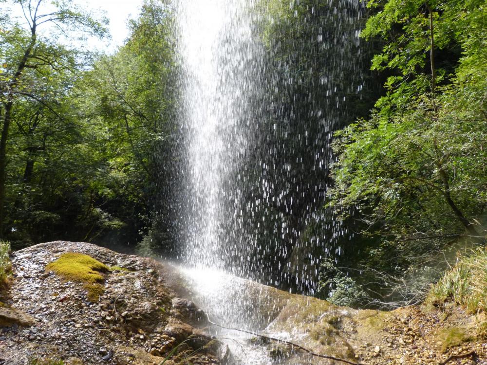 Sous la  la grande cascade à St Vincent de Mercuze