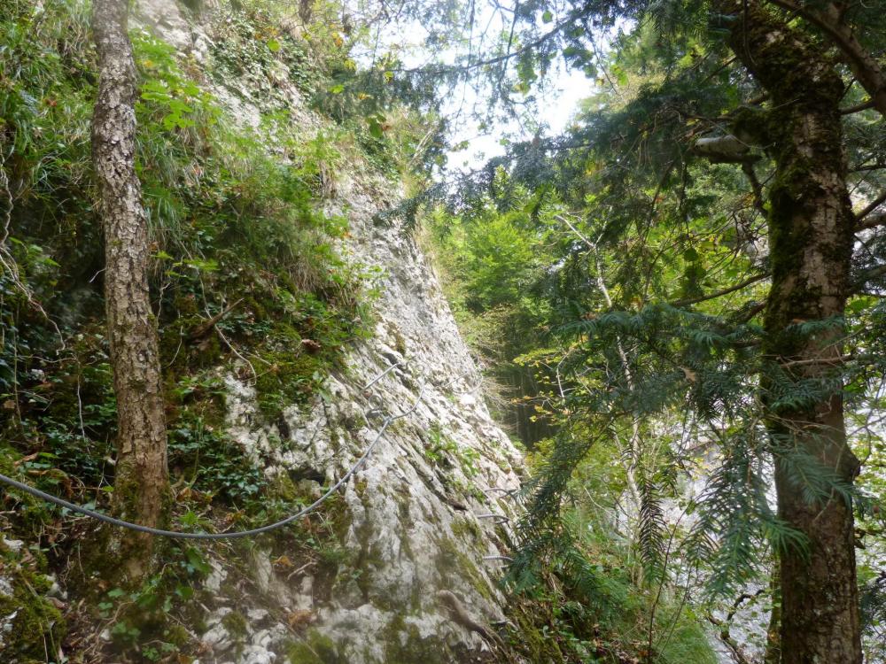 Traversée en rive droite pour rejoindre la "cascade oubliée" - via de St Vincent de Mercuze