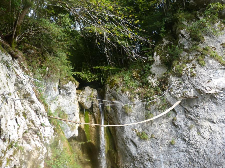 via ferrata du rocher de l' envers à St Vincent de Mercuze - la cascade oubliée