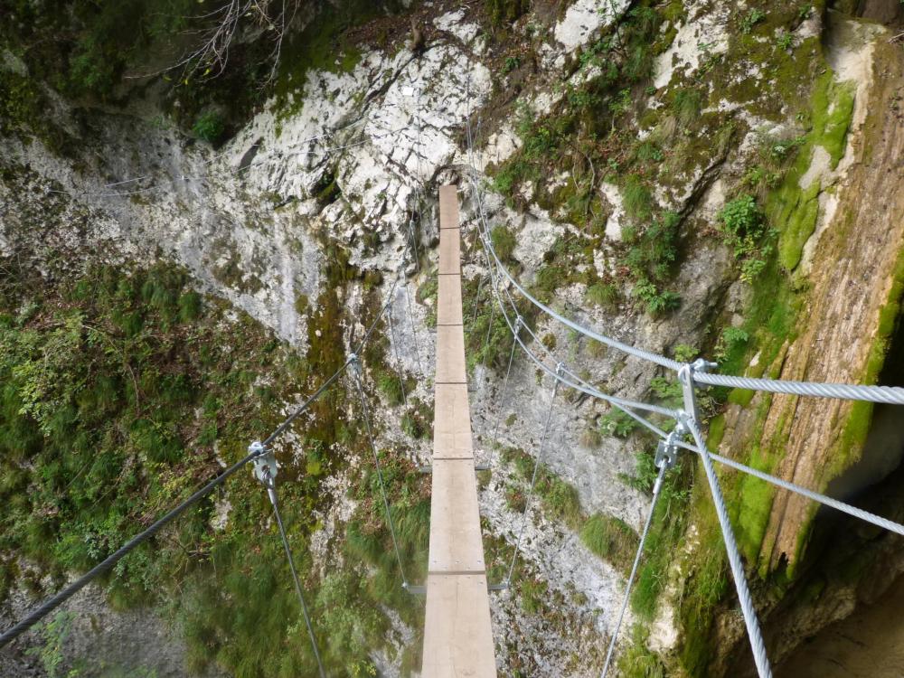 Une passerelle qui bouge ! via de St Vincent de Mercuze