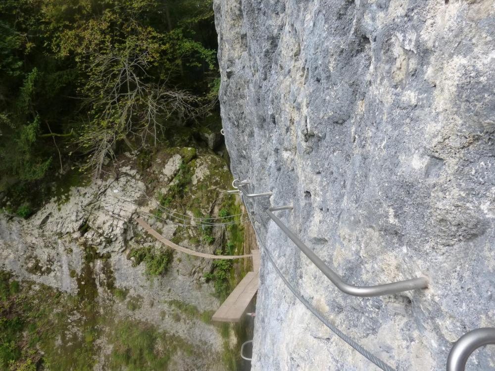 vue rétro sur la passerelle de la via de St Vincent de Mercuze