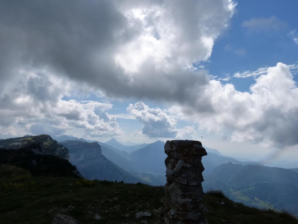 Sommet du Granier, au fond Chamechaude