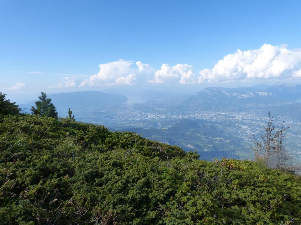 Belle vue sur la Croix du Nivolet et le lac