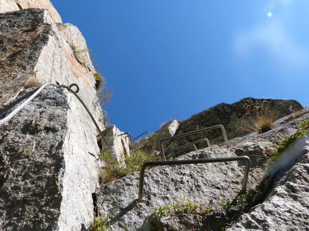 Via de la Chal, après le mur vertical, la pente s'incline