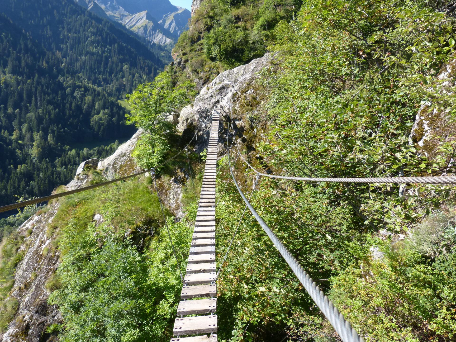 la passerelle de la via ferrata de la Chal à St colomban des Villards