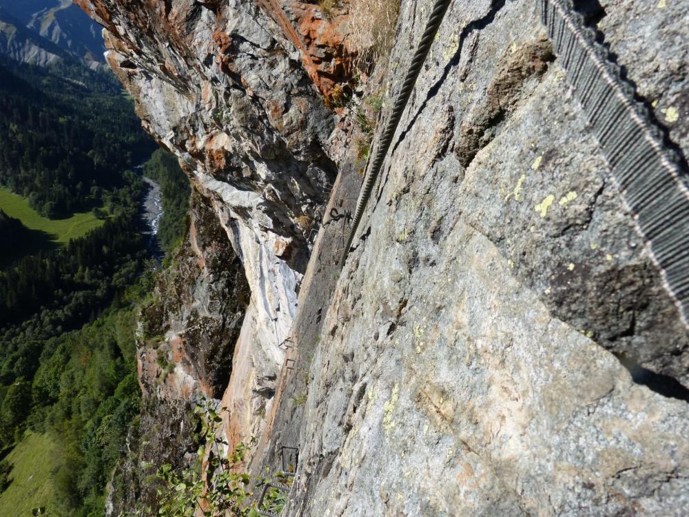 La descente qui sous cet angle, parait infernale !!! (Via de la Chal)