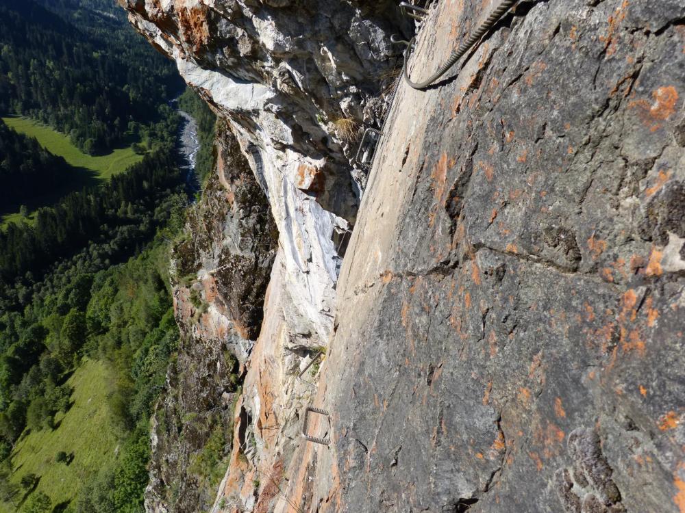 Descente suivie d'une traversée (via de La Chal)