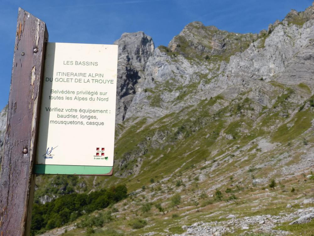 L' ambiance est annoncée au départ du sentier vers le Golet de la Trouye