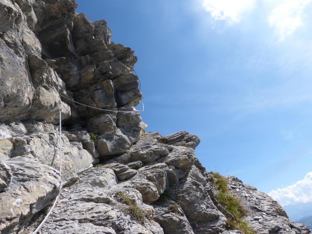 quelques ressauts rocheux dans la montée de l' arête du mont Charvin