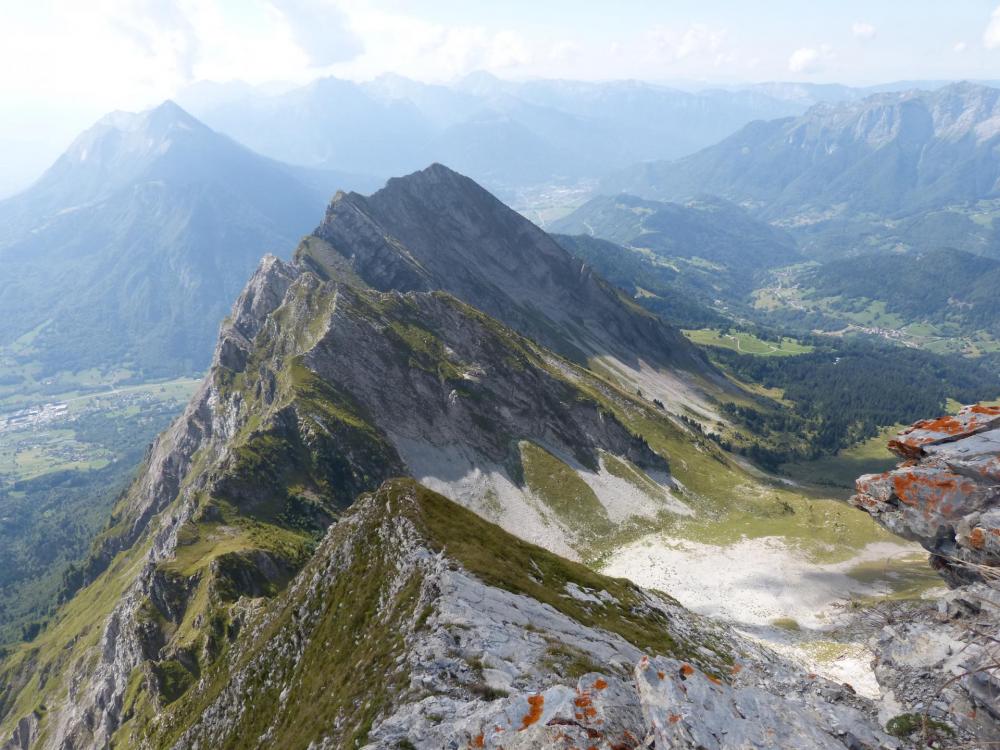 Vue sur les Bauges du côté de l' accès au Charvin de puis le Golet de la Trouye