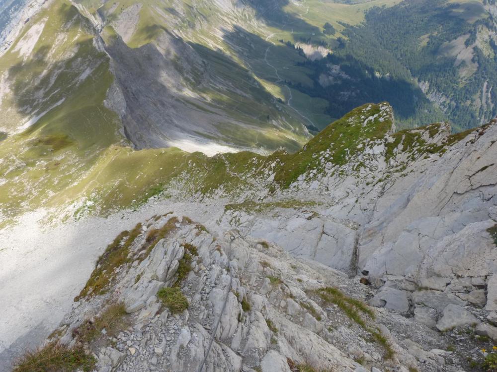 La suite de la descente du Charvin dans des dalles inclinées