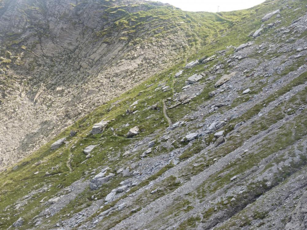 Le sentier de descente après le Pas de l'Ours