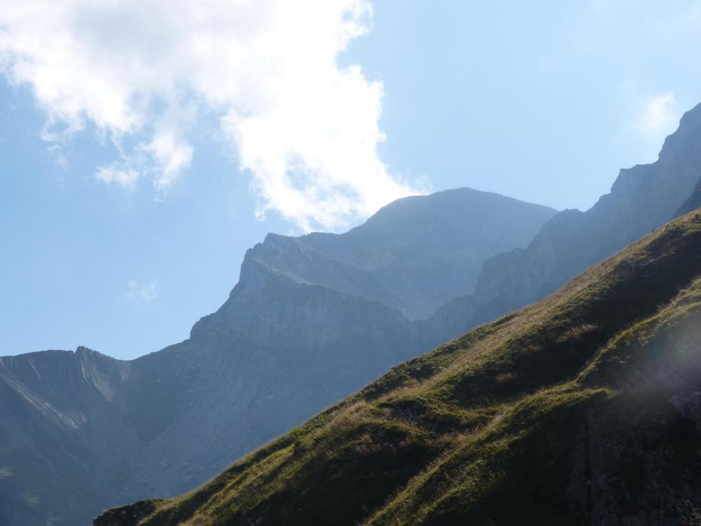 Derrière le Mont Charvin ... déjà loin !