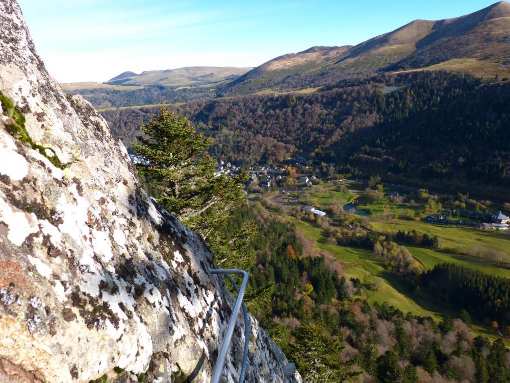 Vue rétro sur Le Mont Dore