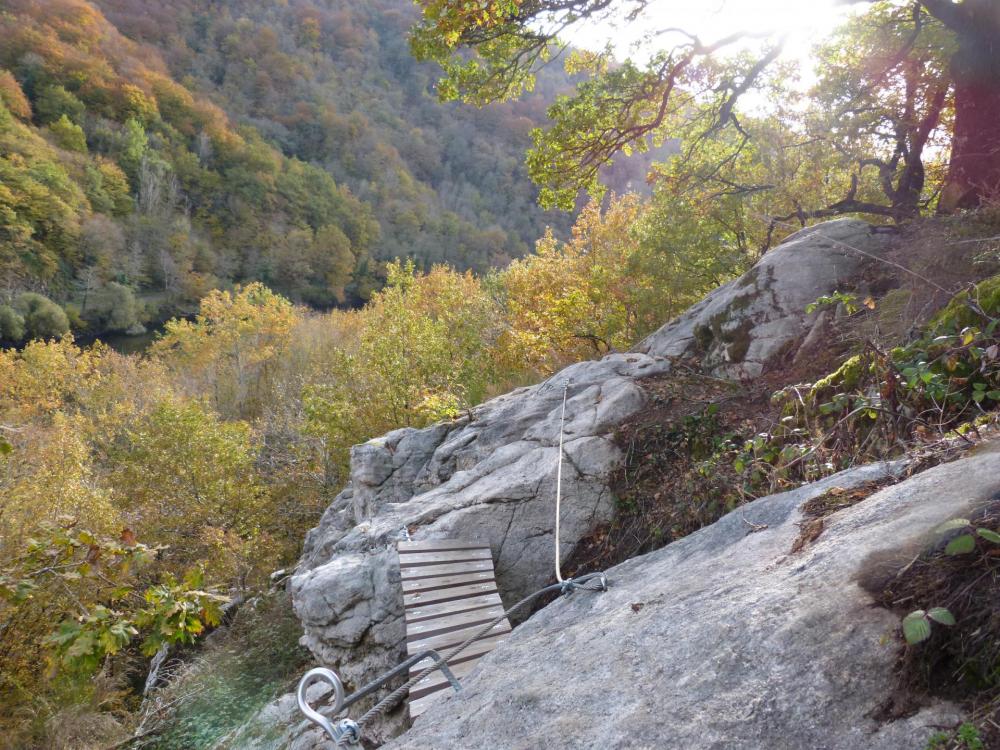 petite passerelle de l' atelier 1 à la via de St Martial d' Entraygues