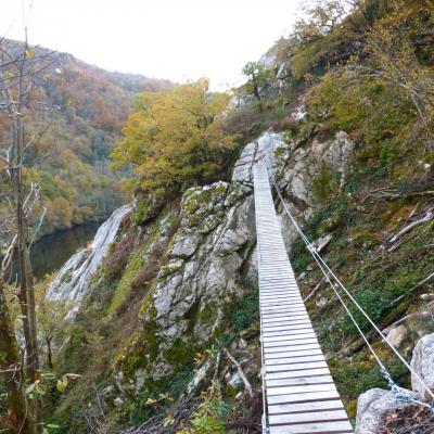 Vue depuis l' arrivée de la grande passerelle (via de la Dordogne)