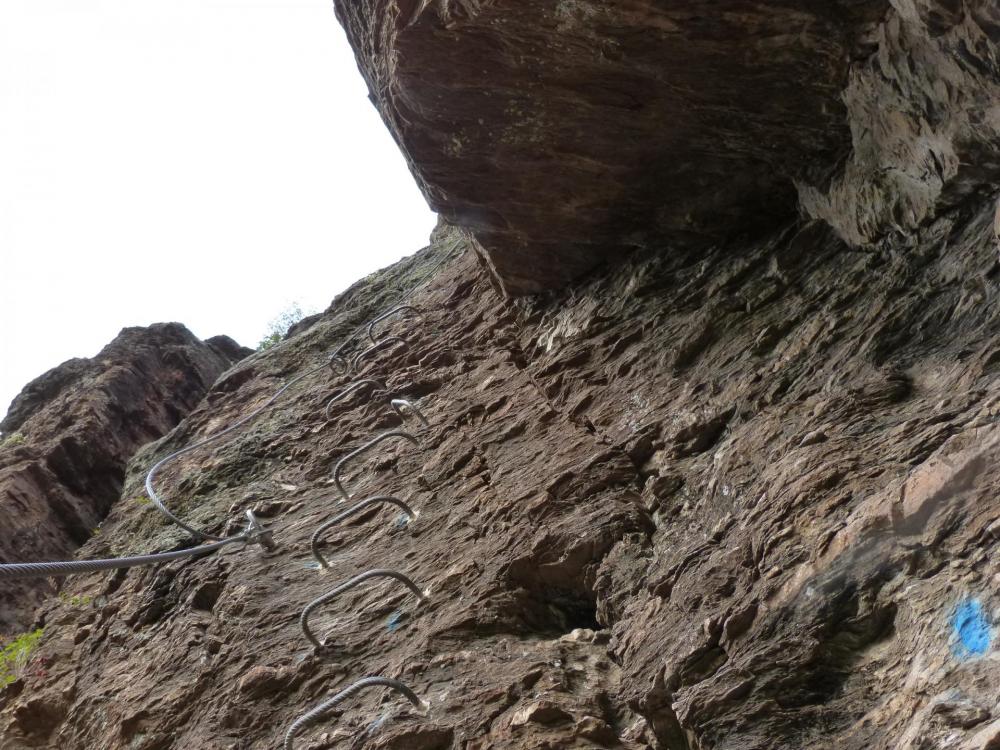 Après le départ de la via du roc du Gorb, arrivée au premier palier Après le départ de la via du roc du Gorb, arrivée au premier palier