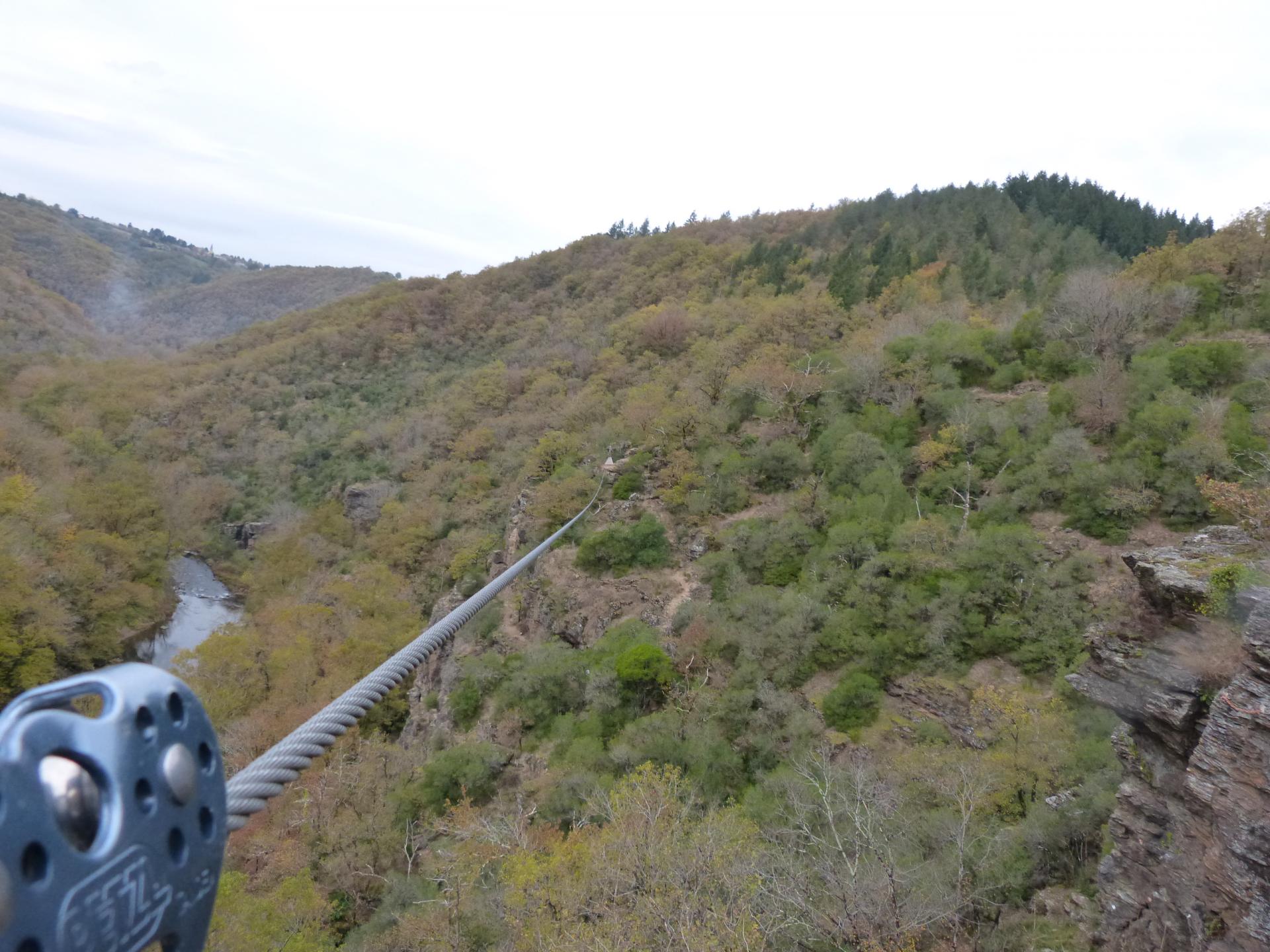 100 m de plaisir à la tyrolienne du Roc du Gorb !